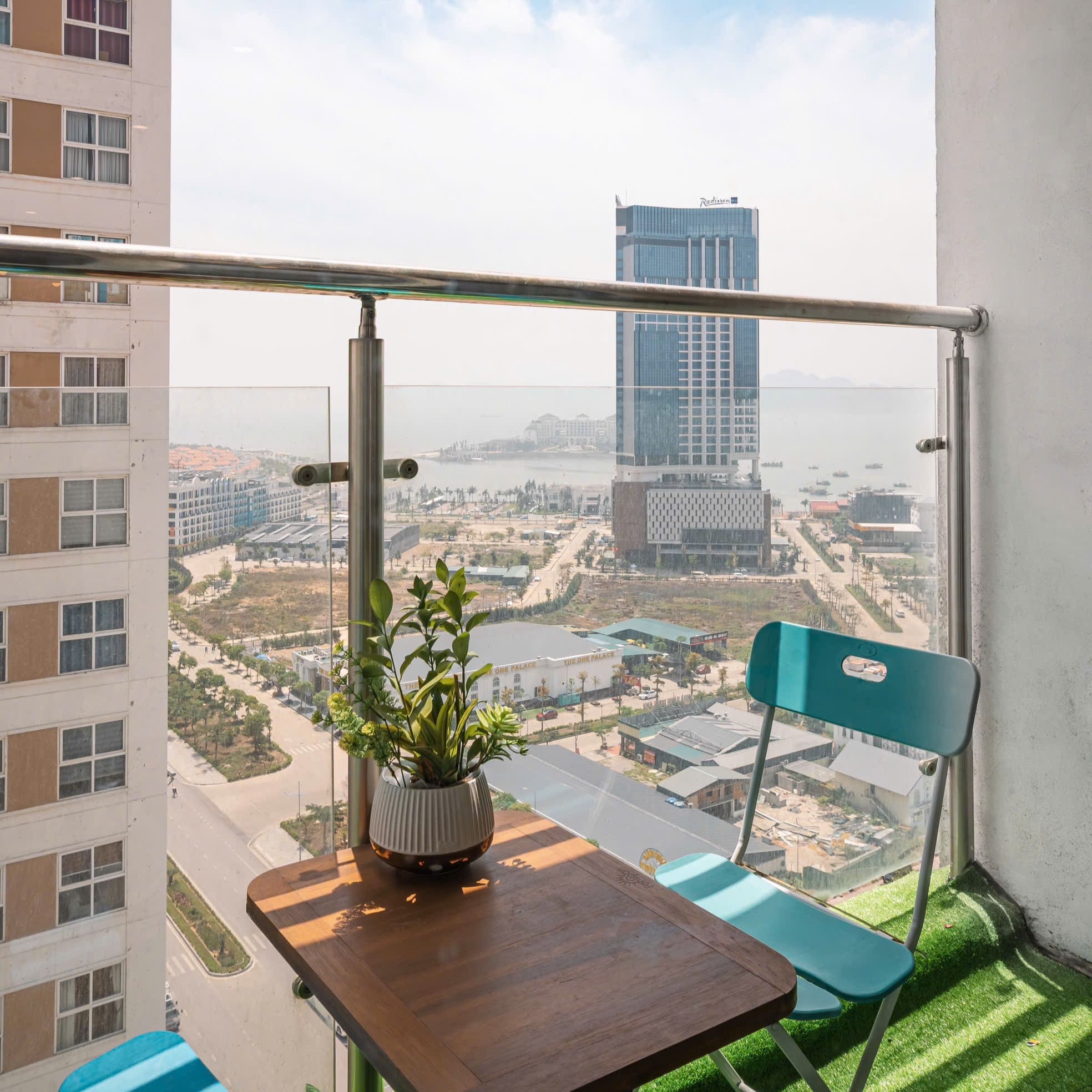 Đặt Homestay NewLife Hạ Long cùng Thái Sơn