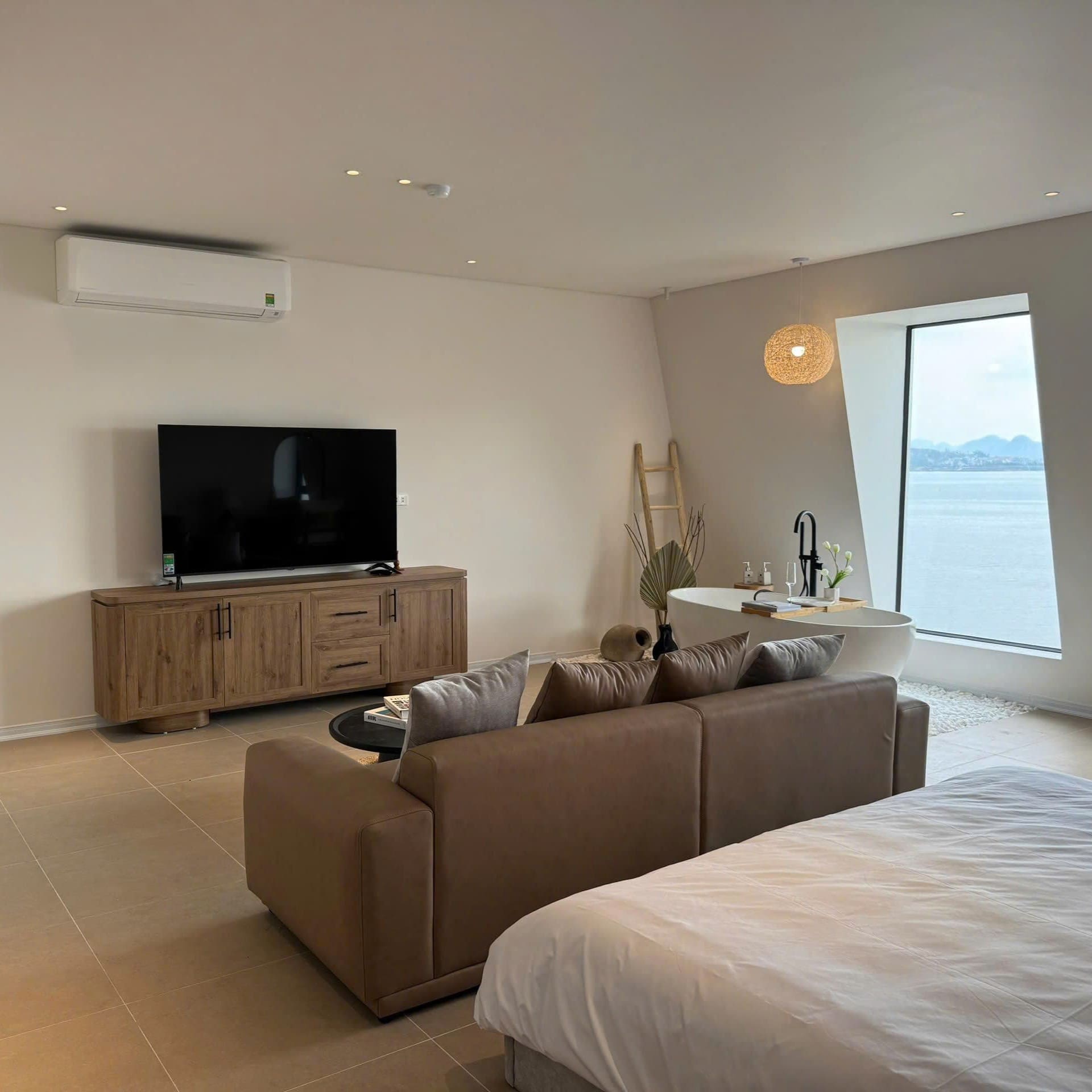 Đặt Villa Haborbay cùng Thái Sơn Hạ Long